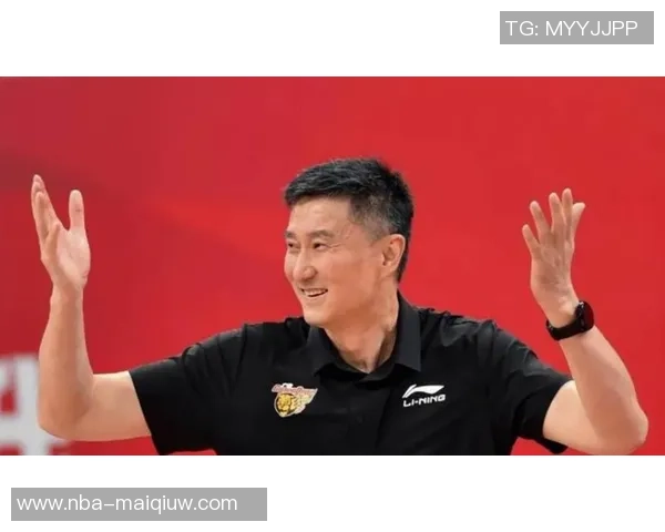 广东男篮主帅杜锋亲临现场助威广东女篮新赛季首战精彩揭幕