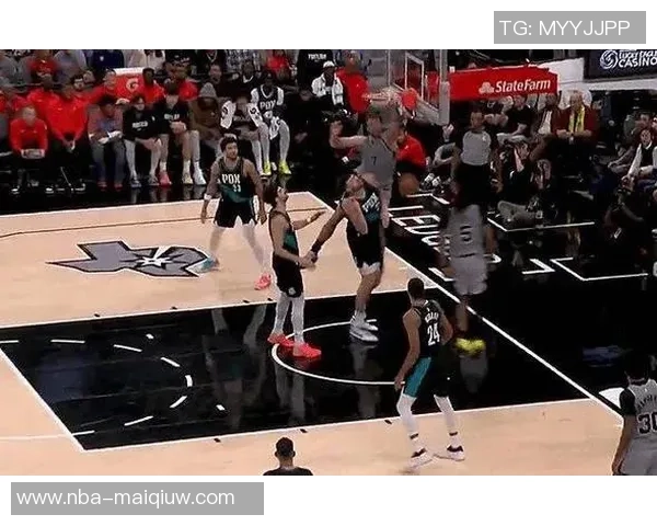 米切尔表现起伏明显第三节狂砍21分末节却陷入低迷仅得4分失误频繁